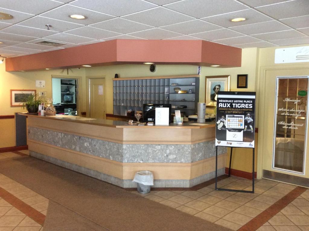 Hotel Travelodge By Wyndham Victoriaville Exterior photo