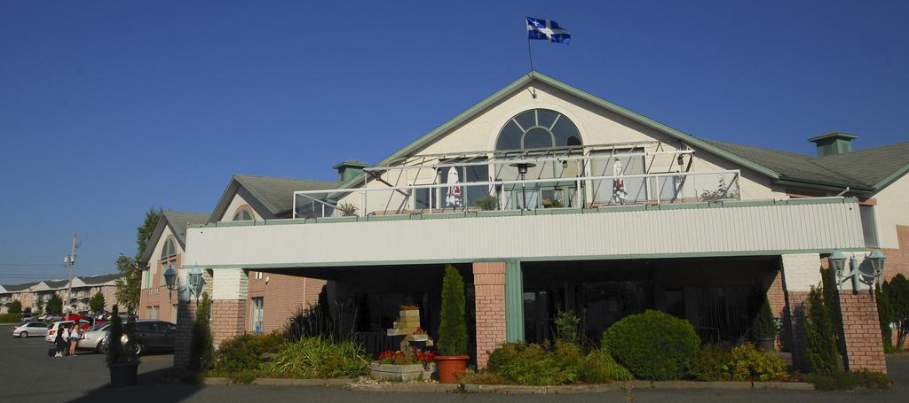 Hotel Travelodge By Wyndham Victoriaville Exterior photo