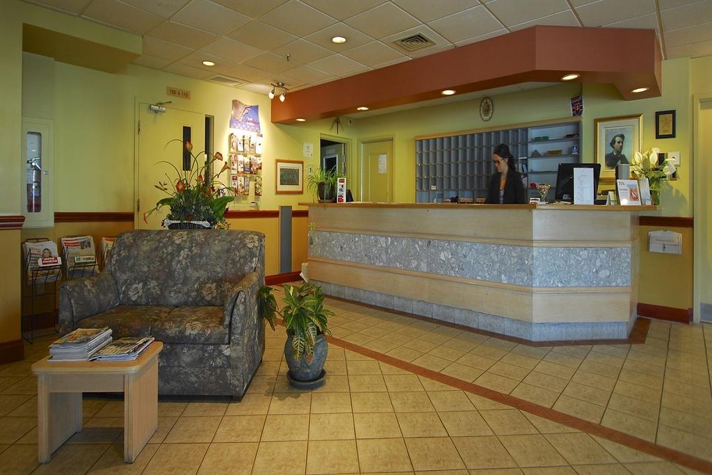 Hotel Travelodge By Wyndham Victoriaville Exterior photo