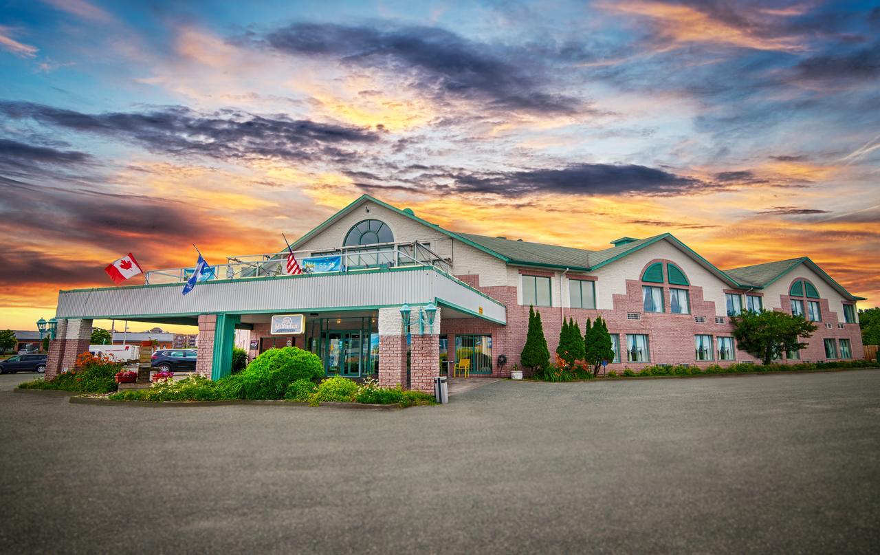 Hotel Travelodge By Wyndham Victoriaville Exterior photo